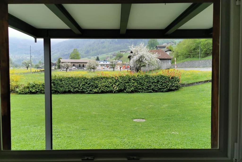 Schones Kleines Studio Mit Sitzplatz, Mitten Im Prattigau Jenaz Exterior photo